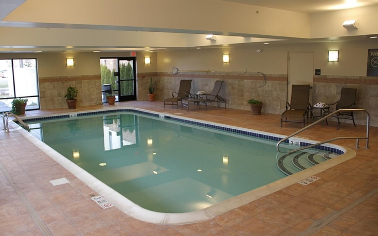 Imagen de la piscina del Hotel HAMPTON INN and SUITES ALBANY-AIRPORT. Foto 14