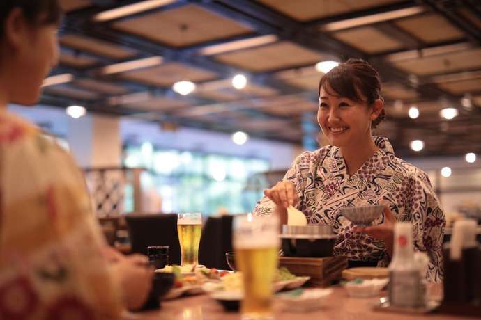 Imagen del bar/restaurante del Hotel HANAMAKI ONSEN HOTEL HANAMAKI. Foto 5