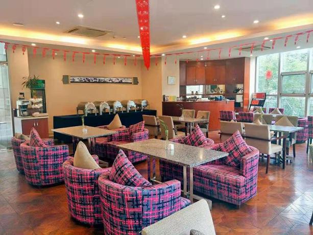 Imagen del bar/restaurante del Hotel HANGZHOU EASTERN GOLDEN PLAZA APARTMENT. Foto 3