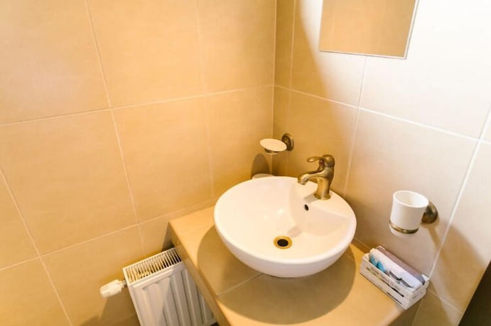 Imagen de la habitación del Hotel HANUL CONITEI. Foto 14