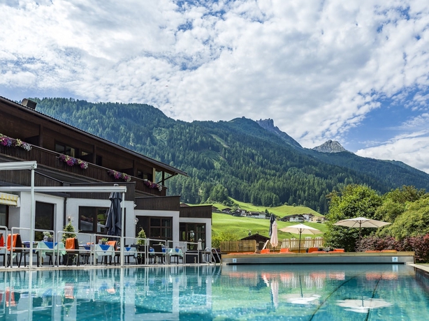 Imagen de la piscina del Hotel HAPPY STUBAI. Foto 13