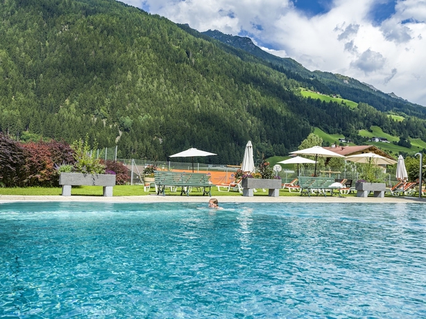 Imagen de la piscina del Hotel HAPPY STUBAI. Foto 14