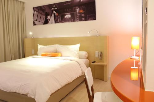 Imagen de la habitación del Hotel HARRIS Hotel Pontianak. Foto 9