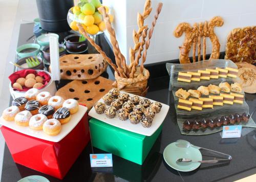 Imagen general del Hotel HARRIS Hotel and Conventions Gubeng. Foto 2