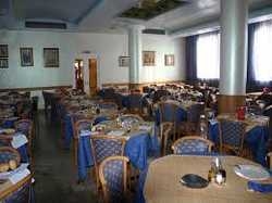 Imagen del bar/restaurante del Hotel HARRY' S. Foto 2