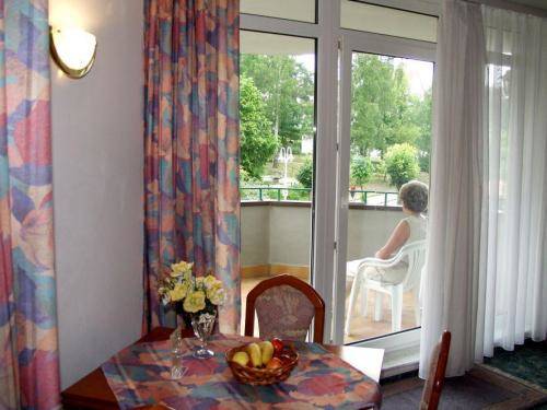 Imagen de la habitación del Hotel HAUS USEDOM Ferienwohnanlage mit Fr&uuml;hst&uuml;cks-Restaurant gegen&uuml;ber im Seeschl&ouml;sschen. Foto 10