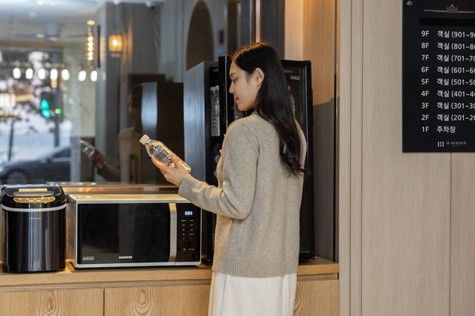 Imagen de los interiores del Hotel H-AVENUE HOTEL. Foto 12