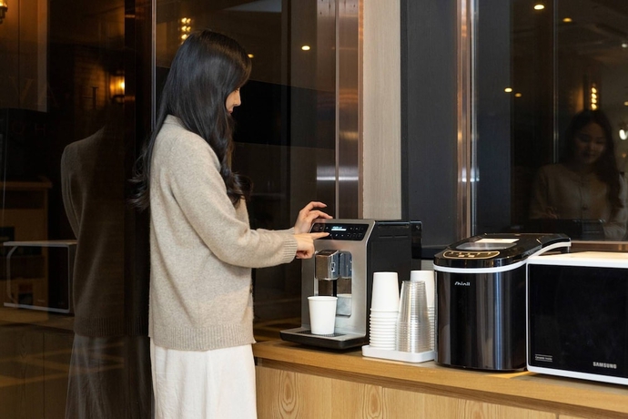 Imagen de los interiores del Hotel H-AVENUE HOTEL. Foto 13