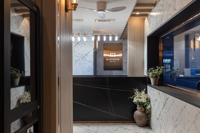 Imagen de los interiores del Hotel H-AVENUE HOTEL. Foto 14
