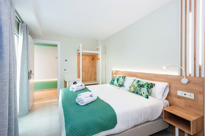 Imagen de la habitación del Hotel HC Calahonda Beach Nerja. Foto 16