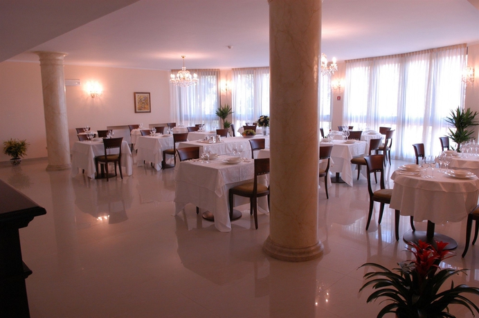 Imagen del bar/restaurante del Hotel HC Hotel Cremona Pilgrim's. Foto 2
