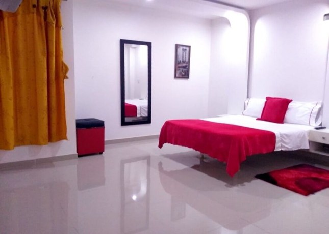 Imagen de la habitación del Hotel HCR Pasarela. Foto 1