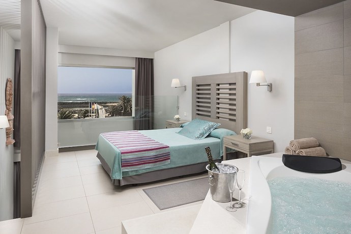 Imagen de la habitación del Hotel HD Beach Resort and SPA. Foto 10