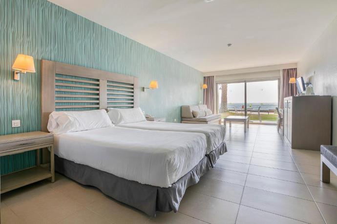 Imagen de la habitación del Hotel HD Beach Resort and SPA. Foto 11