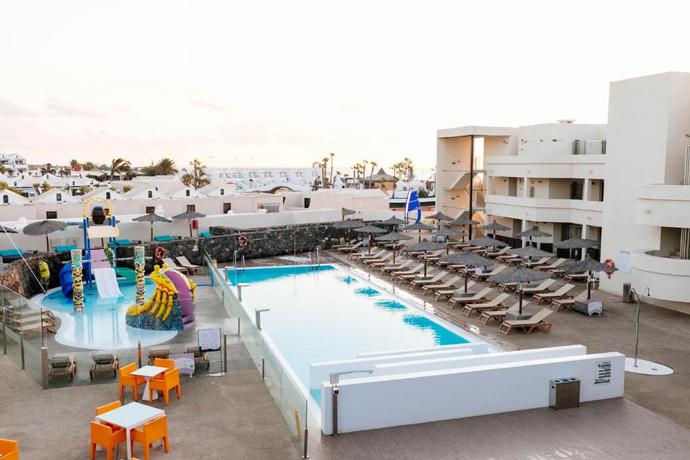 Imagen de la piscina del Hotel HD Beach Resort and SPA. Foto 22