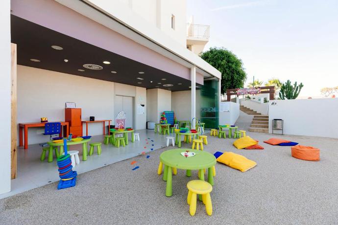 Imagen de los exteriores del Hotel HD Beach Resort and SPA. Foto 16