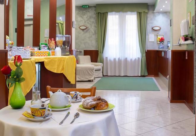 Imagen del bar/restaurante del Hotel HD Milano. Foto 2