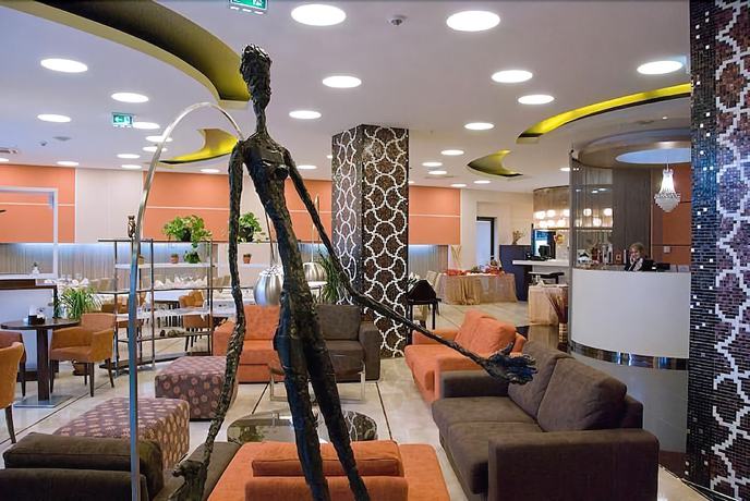 Imagen de los interiores del Hotel HEC Residence Milocer. Foto 18