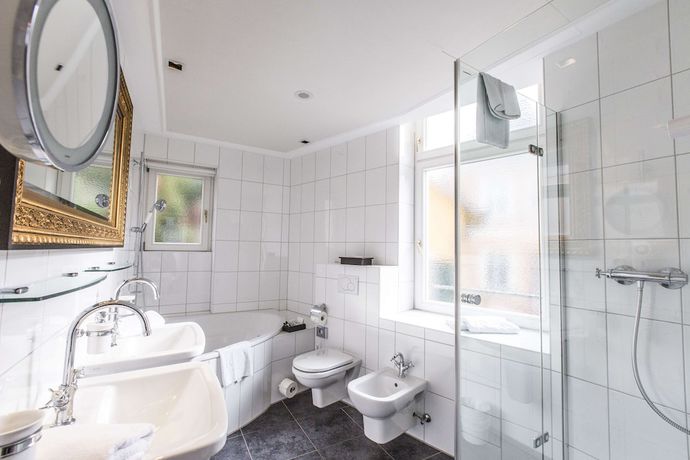 Imagen de la habitación del Hotel HELIOPARK Bad Zum Hirsch. Foto 11