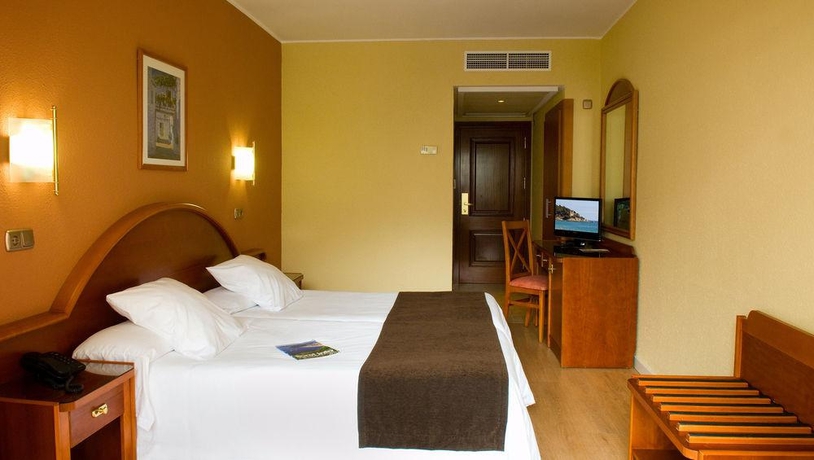 Imagen general del Hotel HELIOS LLORET. Foto 15