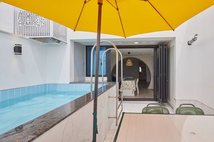 Imagen de la habitación del Hotel HEMIRION POOL VILLAandRESORT. Foto 11