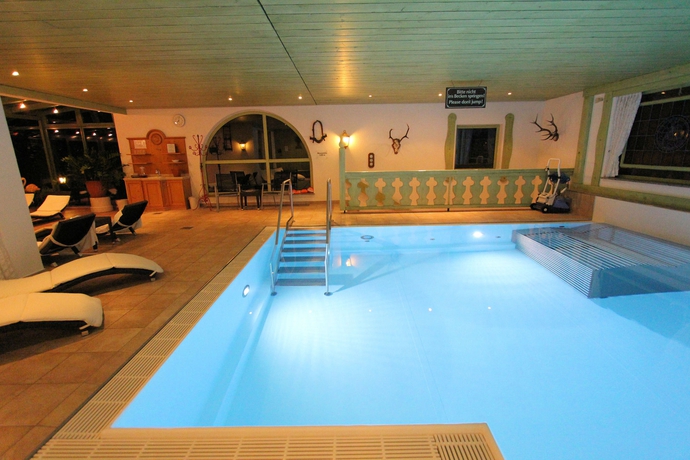 Imagen de la piscina del Hotel HENRI Hotel Garmisch-Partenkirchen. Foto 16
