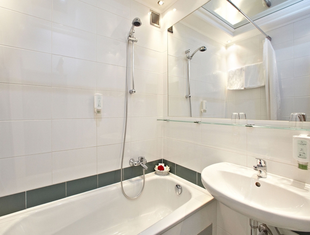 Imagen de la habitación del Hotel HENRI Wien. Foto 4