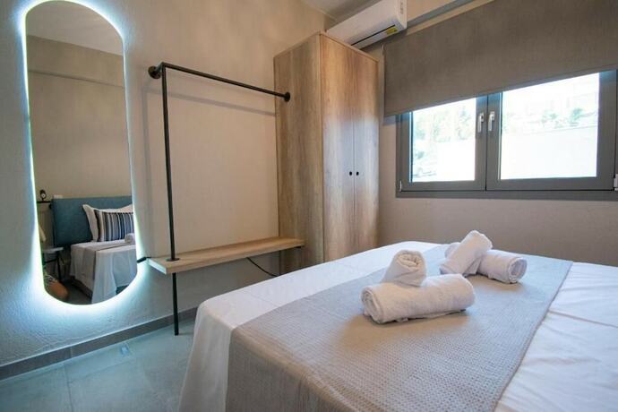 Imagen de la habitación del Hotel HERACLEA SUITES. Foto 19