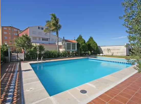 Imagen de la piscina del Hotel HERMIDA. Foto 5