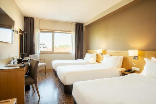 Imagen de la habitación del Hotel HF Tuela Porto. Foto 15