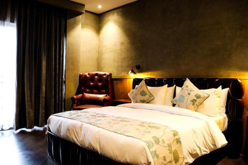 Imagen de la habitación del Hotel HH & Sky Bar. Foto 4