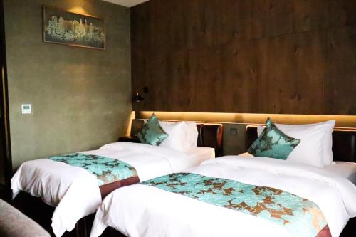 Imagen de la habitación del Hotel HH & Sky Bar. Foto 5
