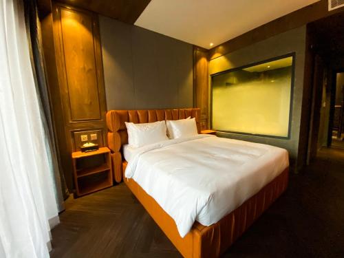 Imagen de la habitación del Hotel HH & Sky Bar. Foto 6