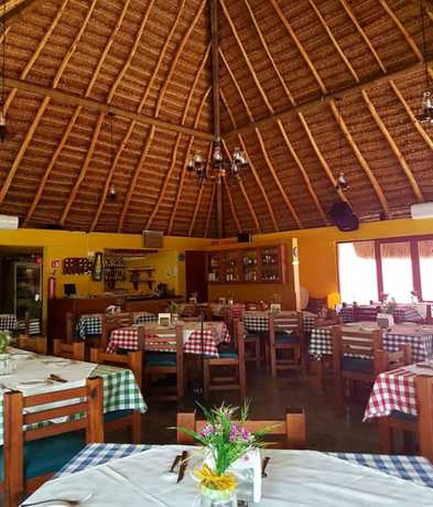 Imagen del bar/restaurante del Hotel HI Huasteca Inn. Foto 3