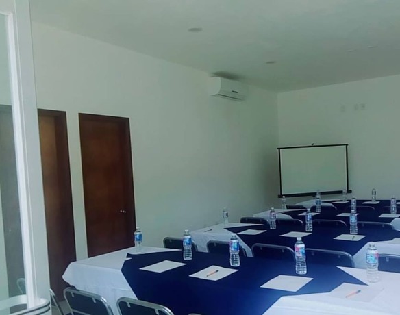 Imagen de los interiores del Hotel HI Huasteca Inn. Foto 15