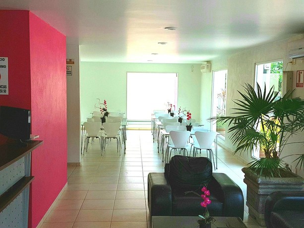 Imagen de los interiores del Hotel HI Huasteca Inn. Foto 18