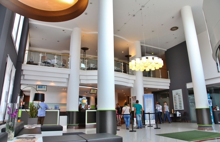 Imagen de los interiores del Hotel HI International Hamburg. Foto 16