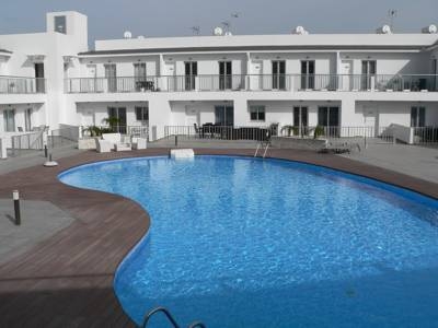 Imagen de la piscina del Hotel HIGH VIEW GARDENS. Foto 4