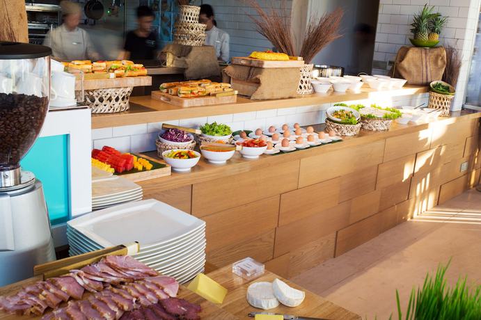 Imagen del bar/restaurante del Hotel HIIVE by Fusion Binh Duong. Foto 2
