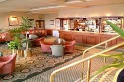 Imagen del bar/restaurante del Hotel HILLTOP. Foto 1