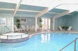 Imagen de la piscina del Hotel HILLTOP. Foto 7