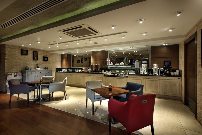Imagen del bar/restaurante del Hotel HILTON PARKSA ISTANBUL. Foto 1