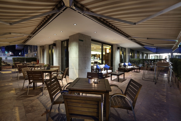 Imagen del bar/restaurante del Hotel HILTON PARKSA ISTANBUL. Foto 2