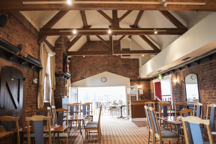 Imagen del bar/restaurante del Hotel HIMLEY COUNTRY, Dudley. Foto 5