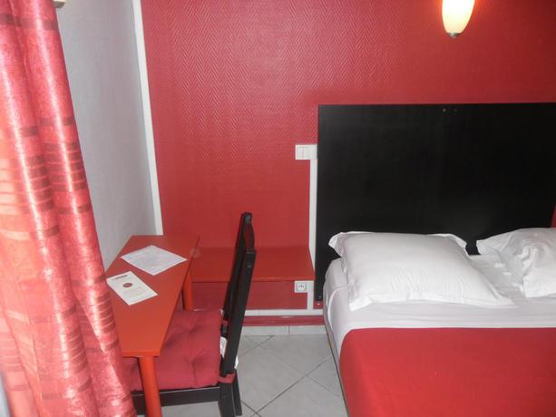 Imagen de la habitación del Hotel HIPOTEL PARIS MONTMARTRE GARE DU NORD. Foto 4