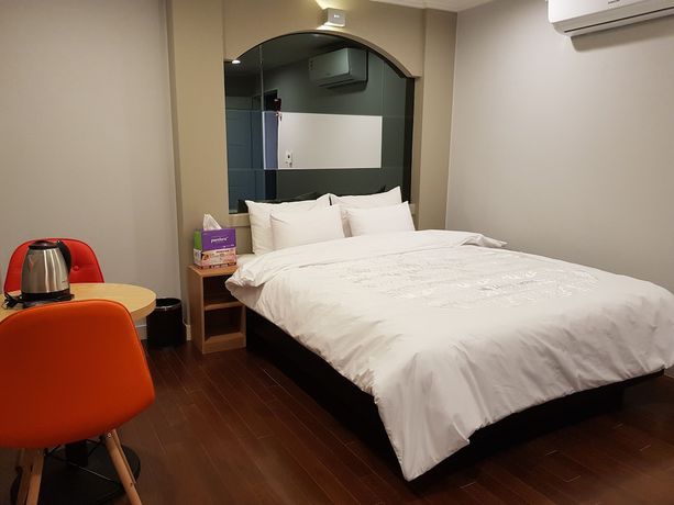 Imagen de la habitación del Hotel HITE. Foto 15