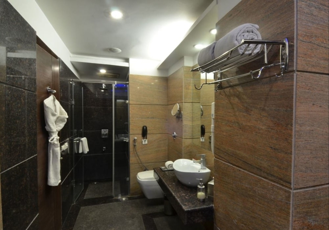 Imagen de la habitación del Hotel HK Clarks Inn, Amritsar. Foto 8