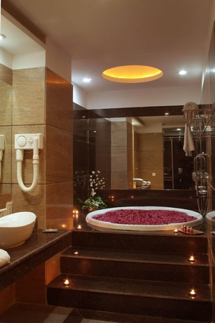 Imagen de la habitación del Hotel HK Clarks Inn, Amritsar. Foto 13