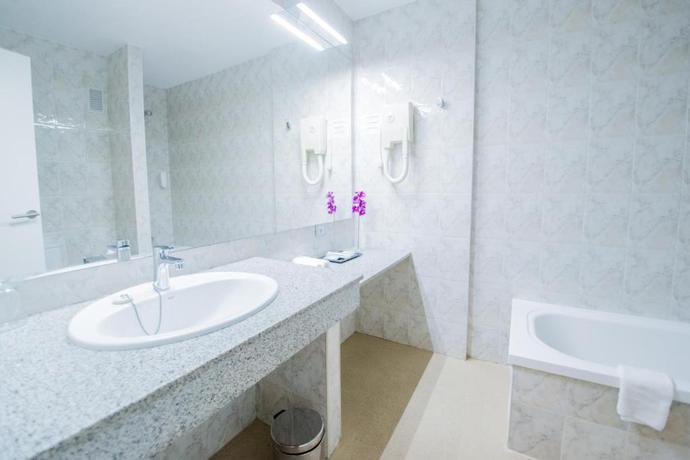 Imagen de la habitación del Hotel HL Sahara Playa. Foto 7