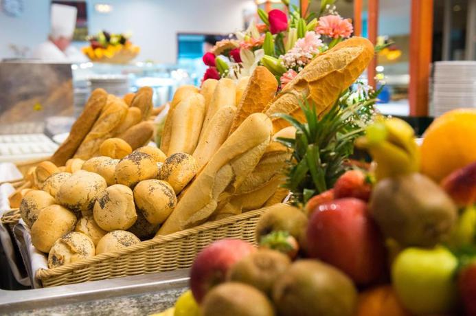 Imagen del bar/restaurante del Hotel HL Sahara Playa. Foto 3